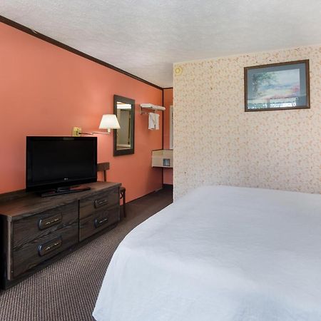 Americas Best Value Inn Уитвил Екстериор снимка