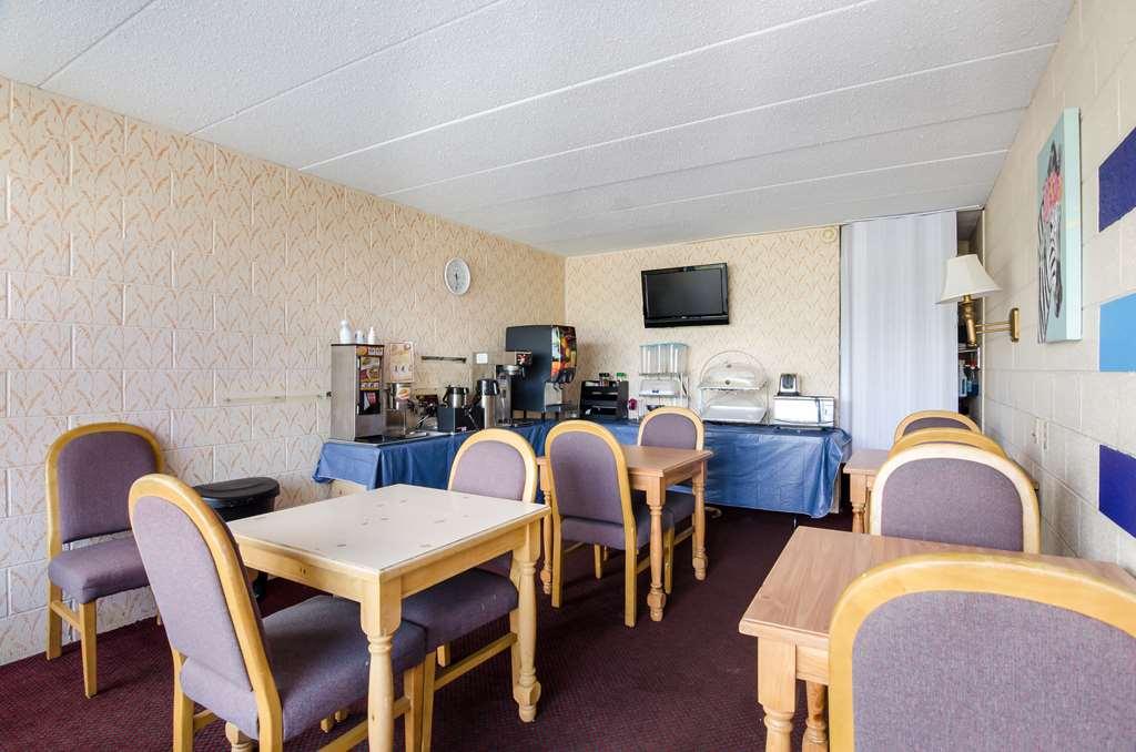 Americas Best Value Inn Уитвил Ресторант снимка