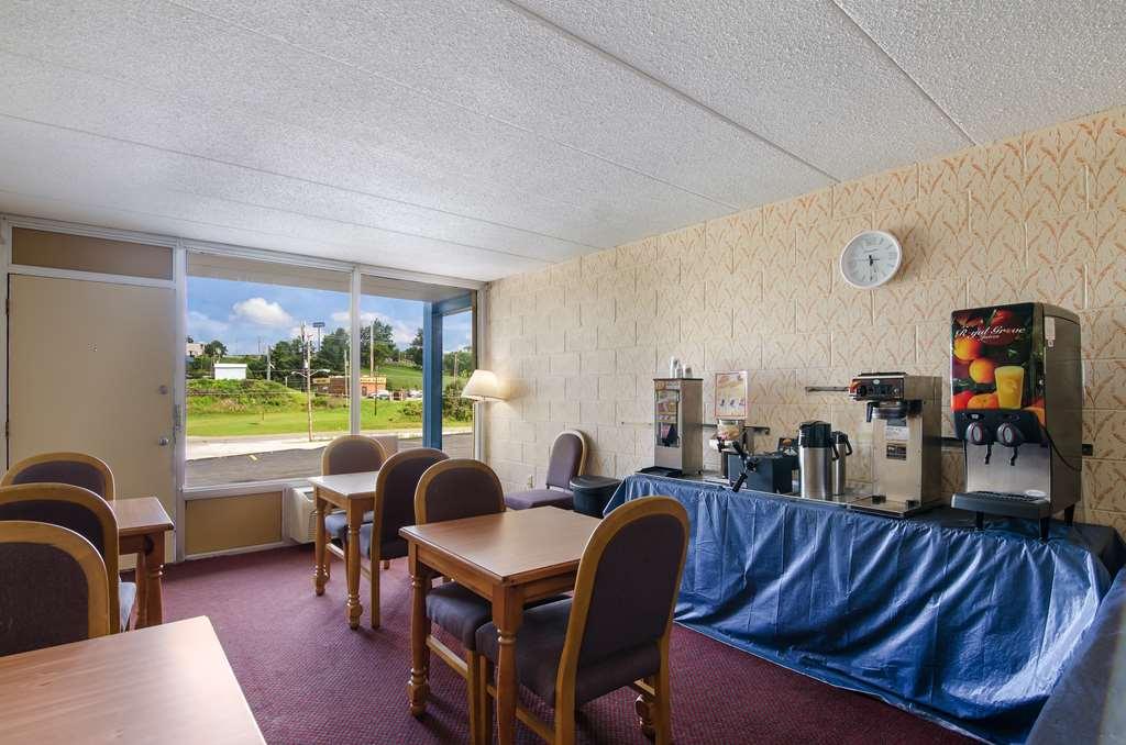 Americas Best Value Inn Уитвил Ресторант снимка